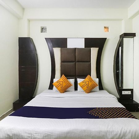 Spot On Hotel Grace Near Star Mall غورغاون المظهر الخارجي الصورة