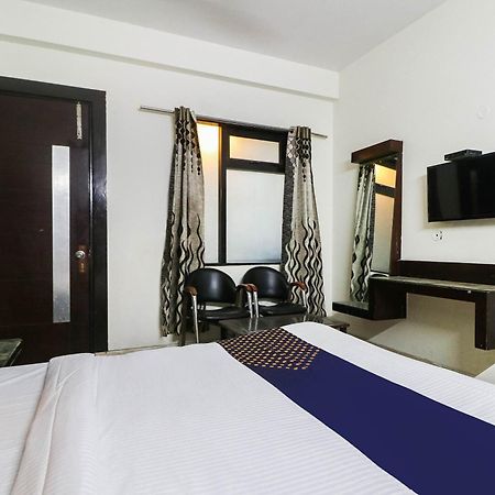 Spot On Hotel Grace Near Star Mall غورغاون المظهر الخارجي الصورة
