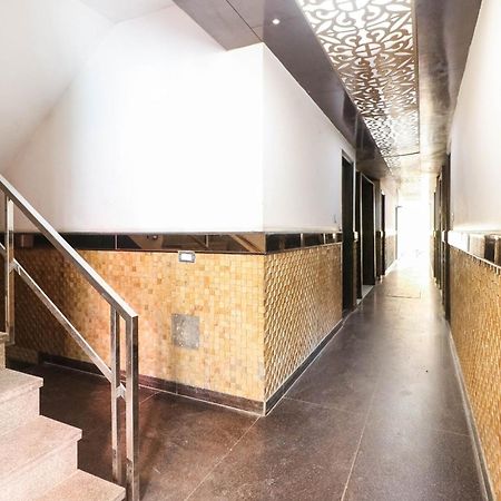 Spot On Hotel Grace Near Star Mall غورغاون المظهر الخارجي الصورة