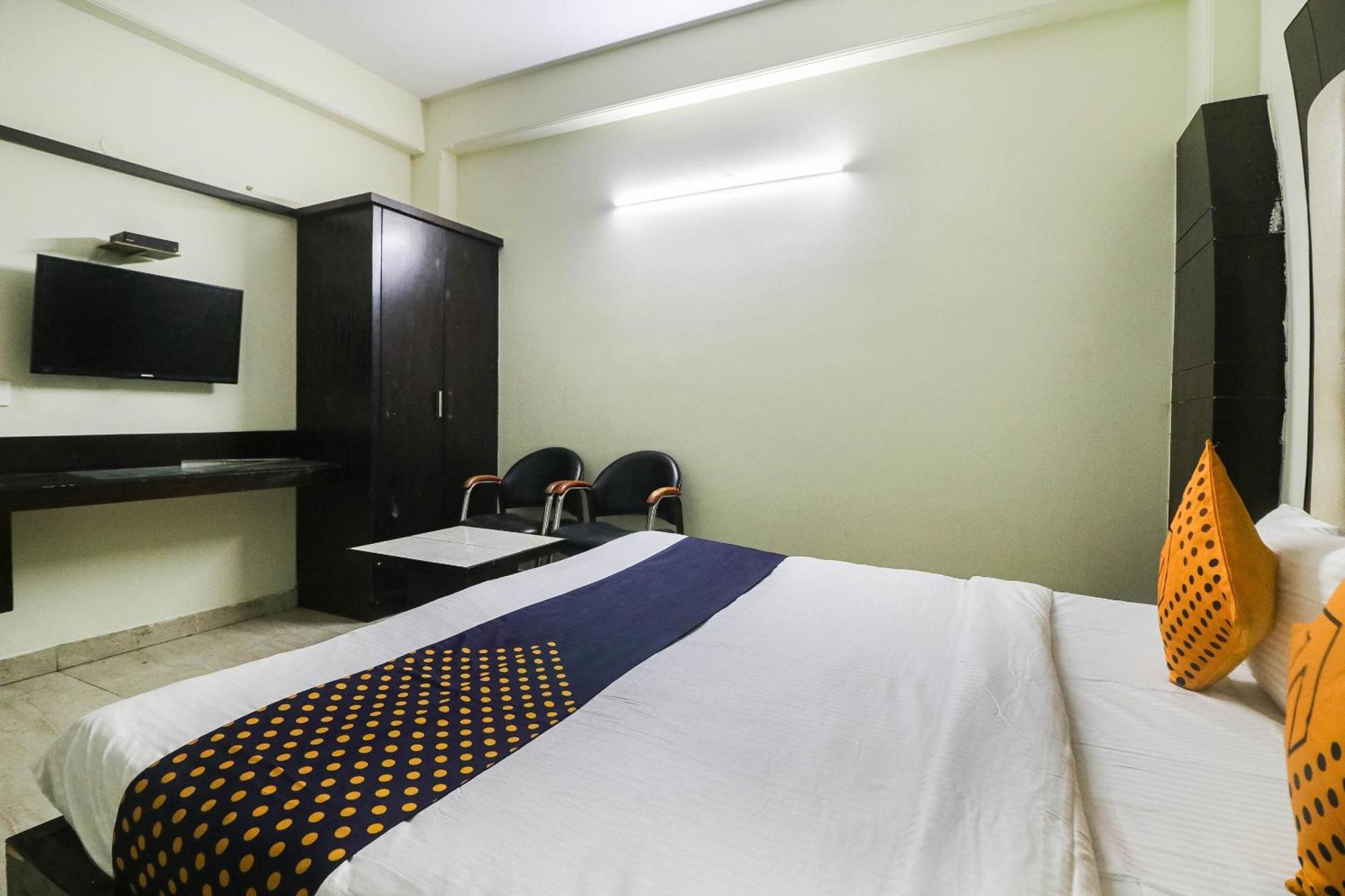 Spot On Hotel Grace Near Star Mall غورغاون المظهر الخارجي الصورة