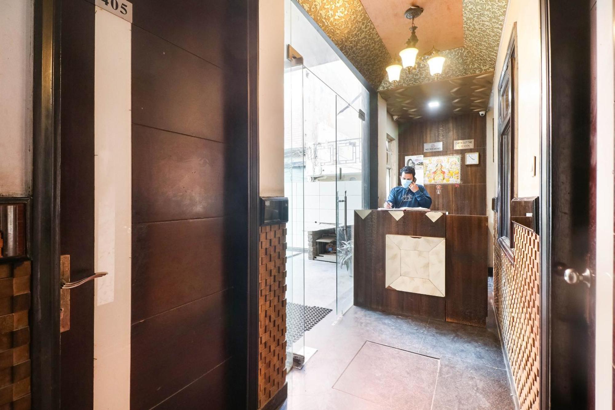 Spot On Hotel Grace Near Star Mall غورغاون المظهر الخارجي الصورة