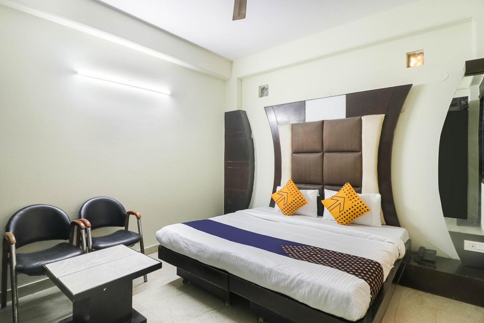 Spot On Hotel Grace Near Star Mall غورغاون المظهر الخارجي الصورة