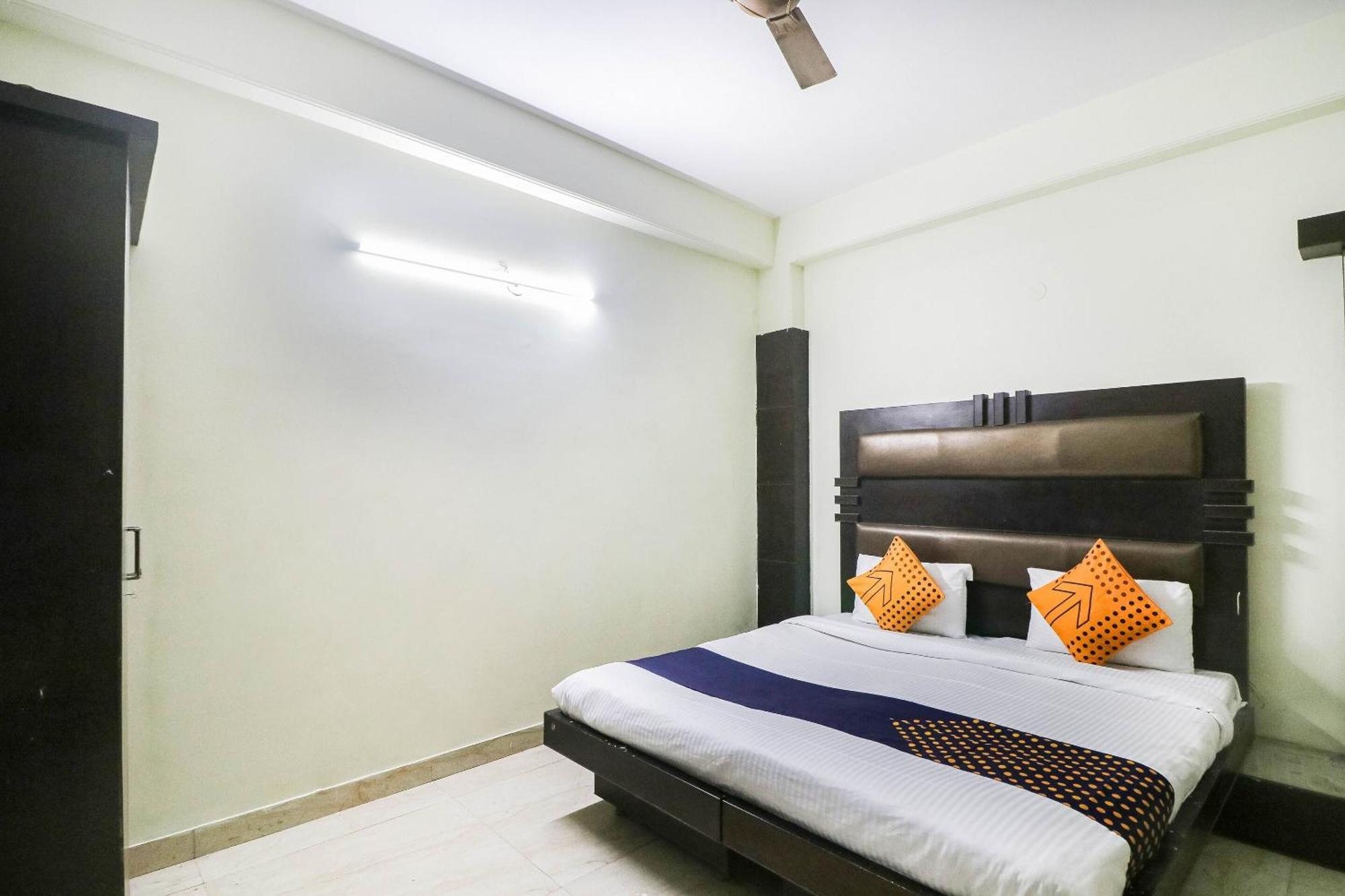 Spot On Hotel Grace Near Star Mall غورغاون المظهر الخارجي الصورة