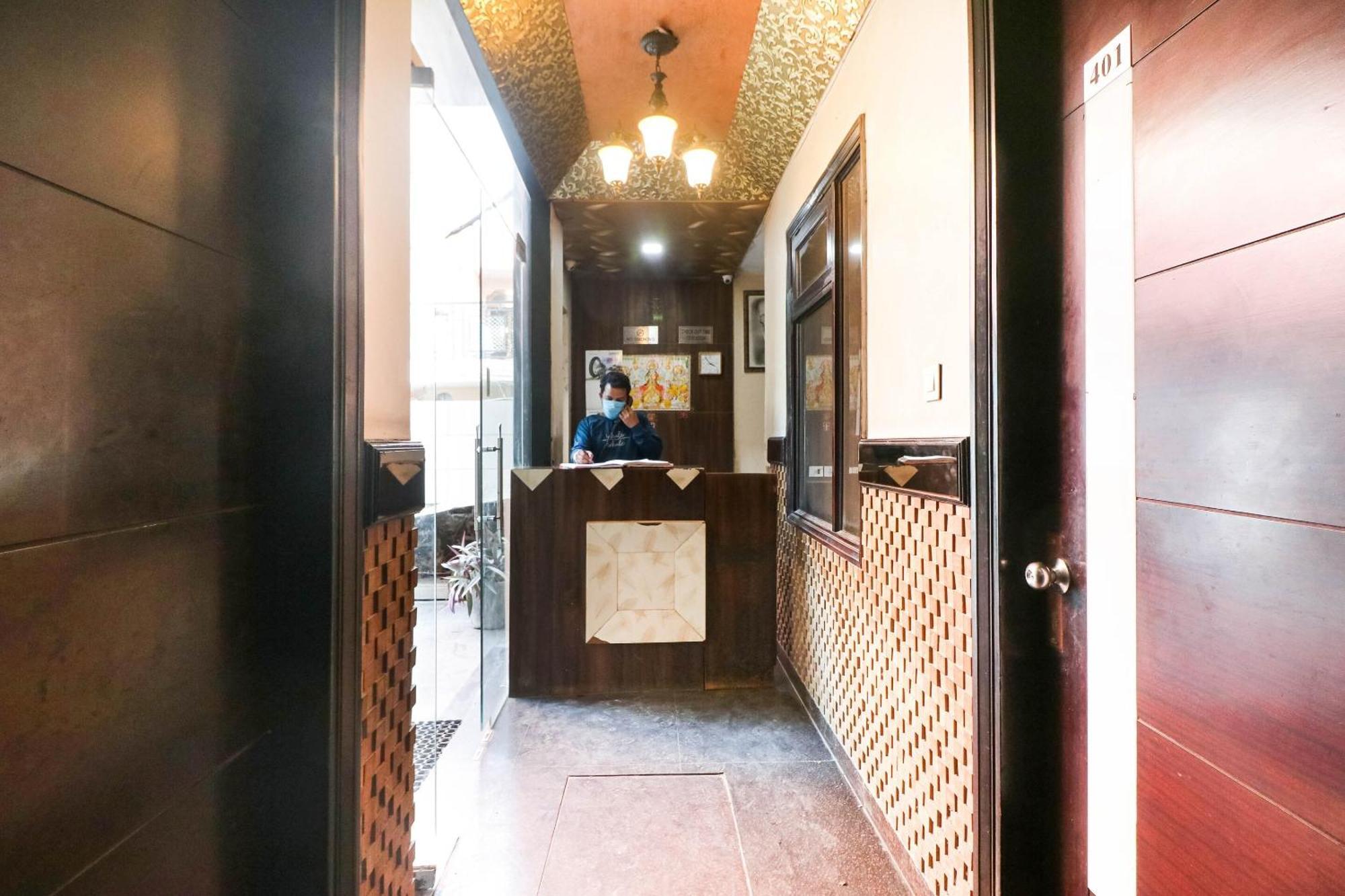 Spot On Hotel Grace Near Star Mall غورغاون المظهر الخارجي الصورة