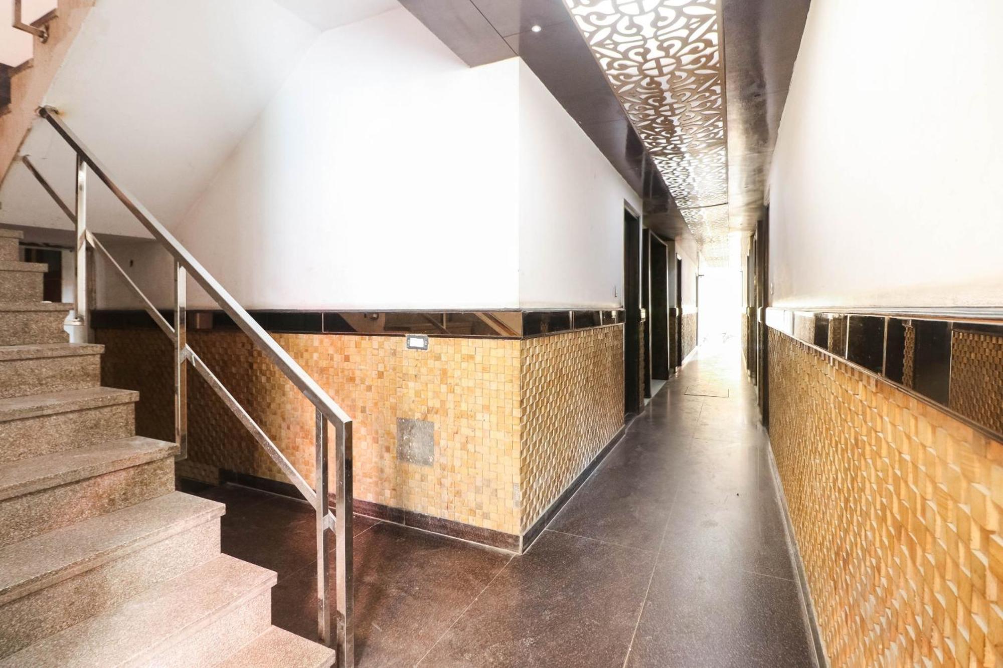 Spot On Hotel Grace Near Star Mall غورغاون المظهر الخارجي الصورة