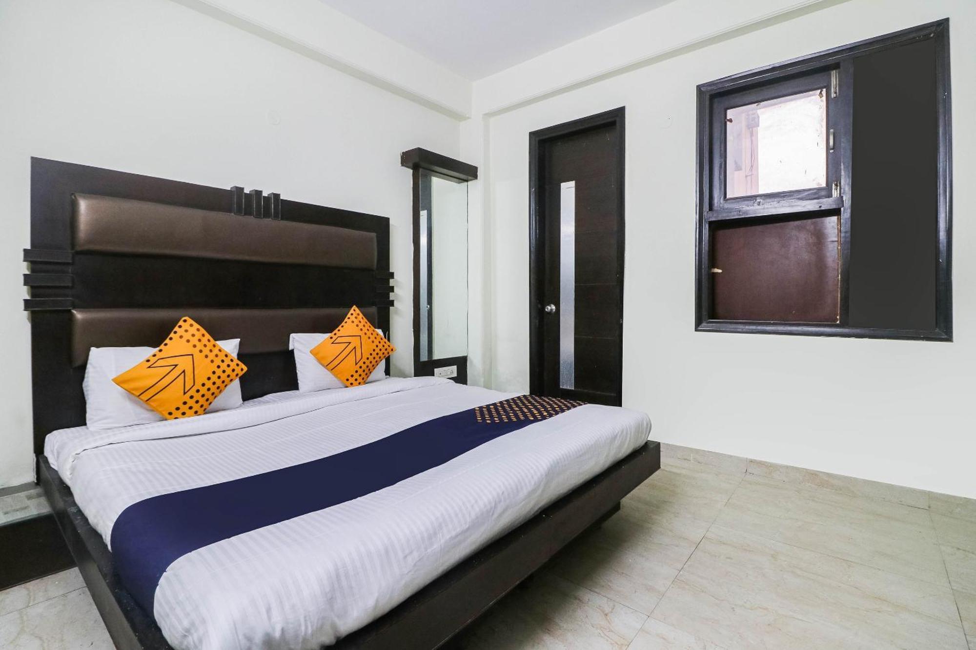 Spot On Hotel Grace Near Star Mall غورغاون المظهر الخارجي الصورة
